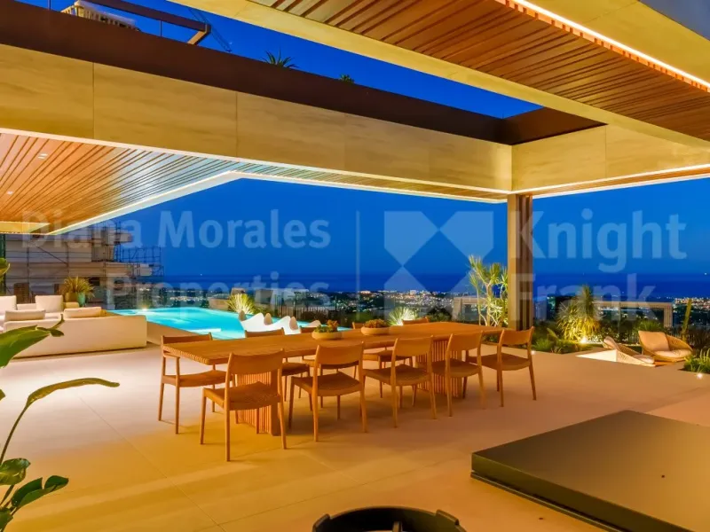 Benahavis, Five-bedroom furnished villa with unparalleled views of the sea