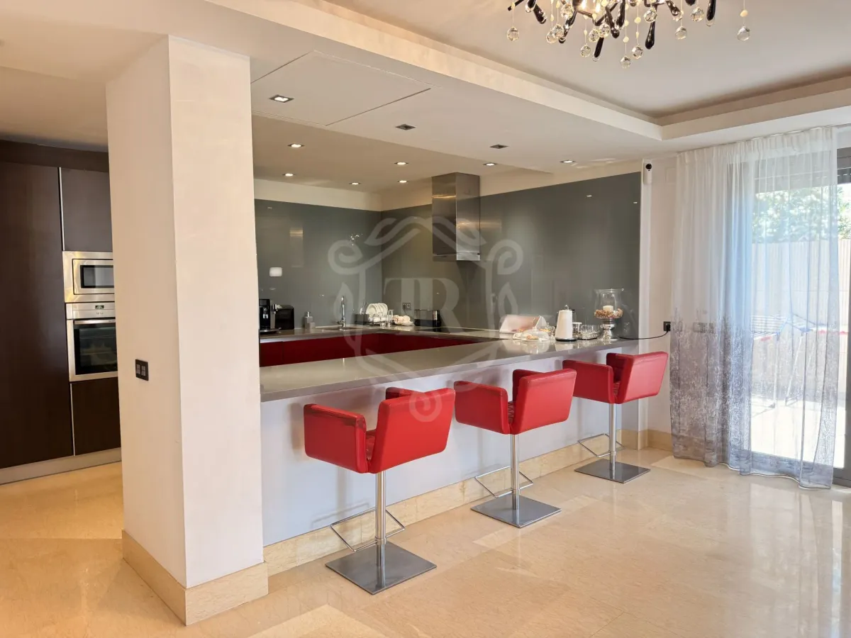 Luxurious Three-Bedroom Apartment with Panoramic Views in Los Arrayanes Golf, Benahavis