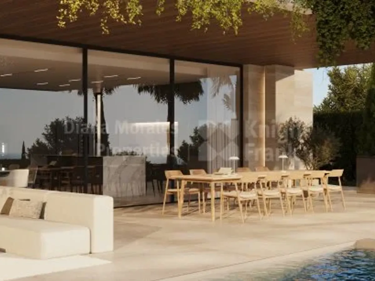 Benahavis, Five-bedroom villa with unparalleled views of Marbella and the sea