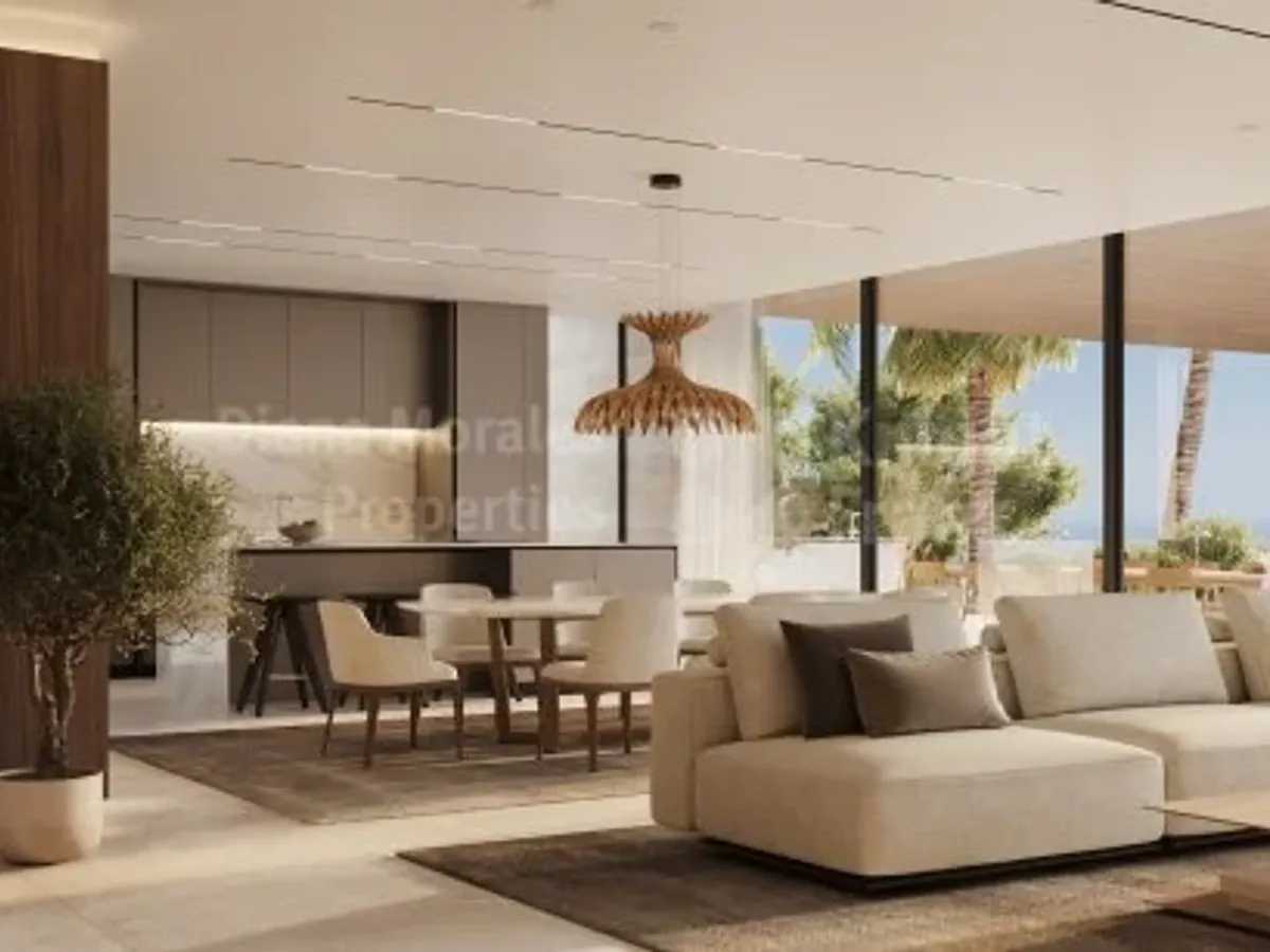 Benahavis, Five-bedroom villa with unparalleled views of Marbella and the sea