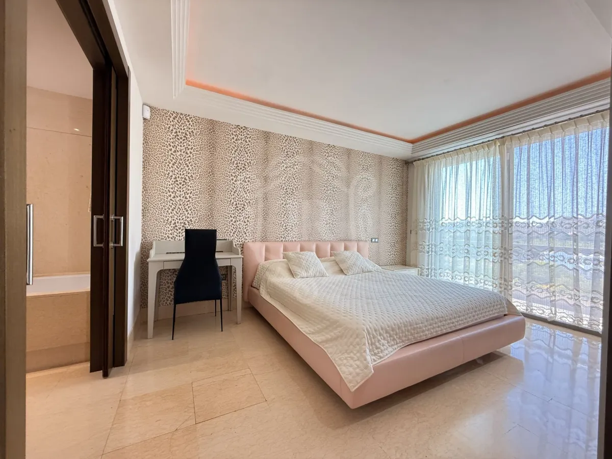 Luxurious Three-Bedroom Apartment with Panoramic Views in Los Arrayanes Golf, Benahavis