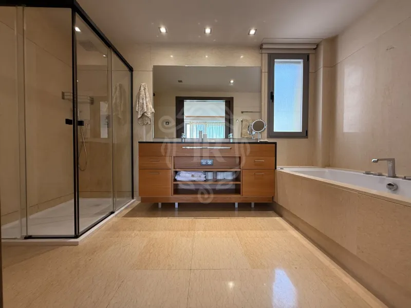 Luxurious Three-Bedroom Apartment with Panoramic Views in Los Arrayanes Golf, Benahavis