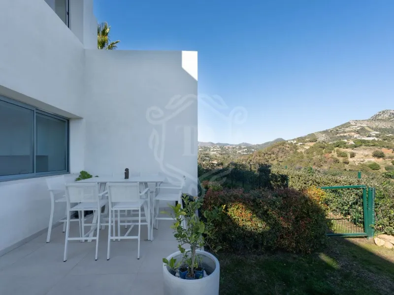 Elegant Three-Bedroom Duplex with Panoramic Views in Marbella Club Hills, Benahavis
