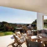 Elegant Three-Bedroom Duplex with Panoramic Views in Marbella Club Hills, Benahavis 13