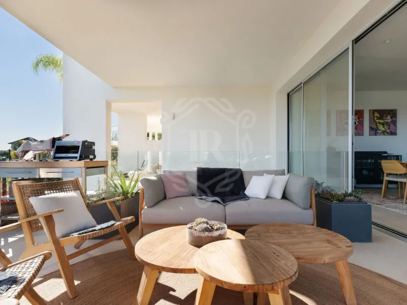 Elegant Three-Bedroom Duplex with Panoramic Views in Marbella Club Hills, Benahavis