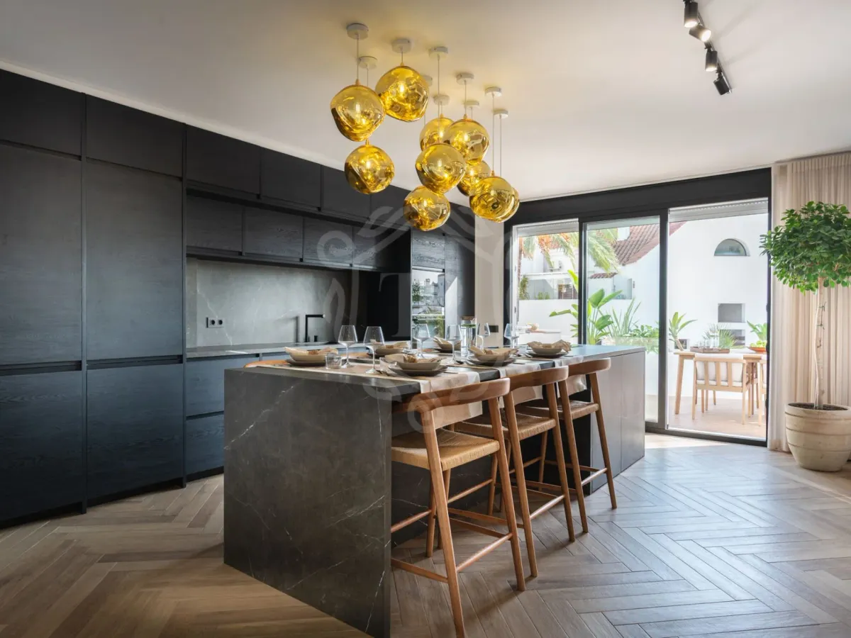 Elegant Three-Bedroom Apartment in Nueva Andalucia, Marbella