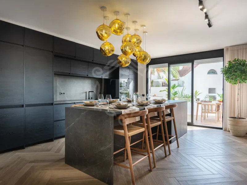 Elegant Three-Bedroom Apartment in Nueva Andalucia, Marbella