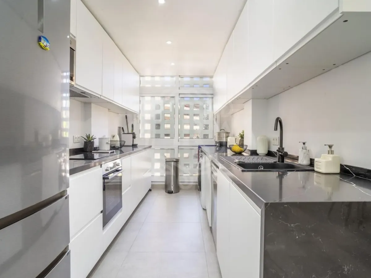 Spacious Three-Bedroom Apartment with Communal Amenities in Nueva Andalucia, Marbella