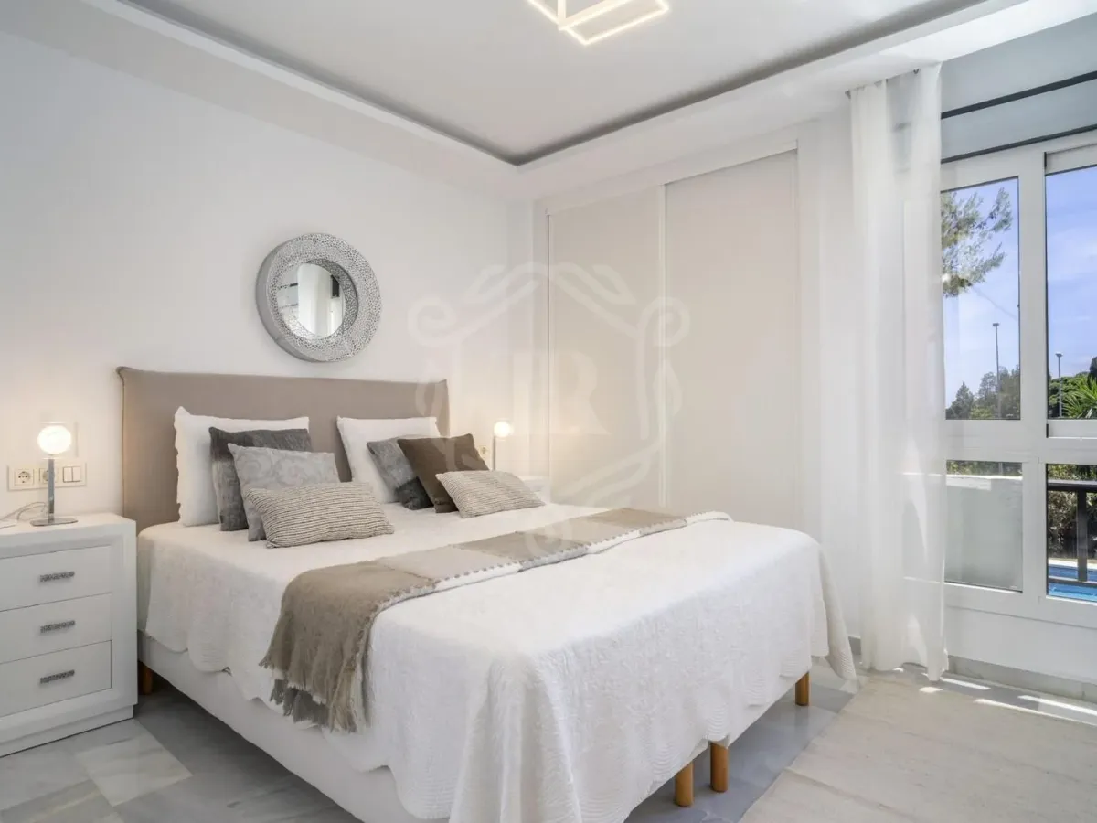 Spacious Three-Bedroom Apartment with Communal Amenities in Nueva Andalucia, Marbella
