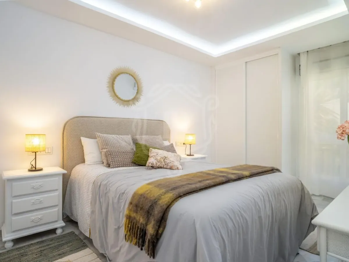 Spacious Three-Bedroom Apartment with Communal Amenities in Nueva Andalucia, Marbella