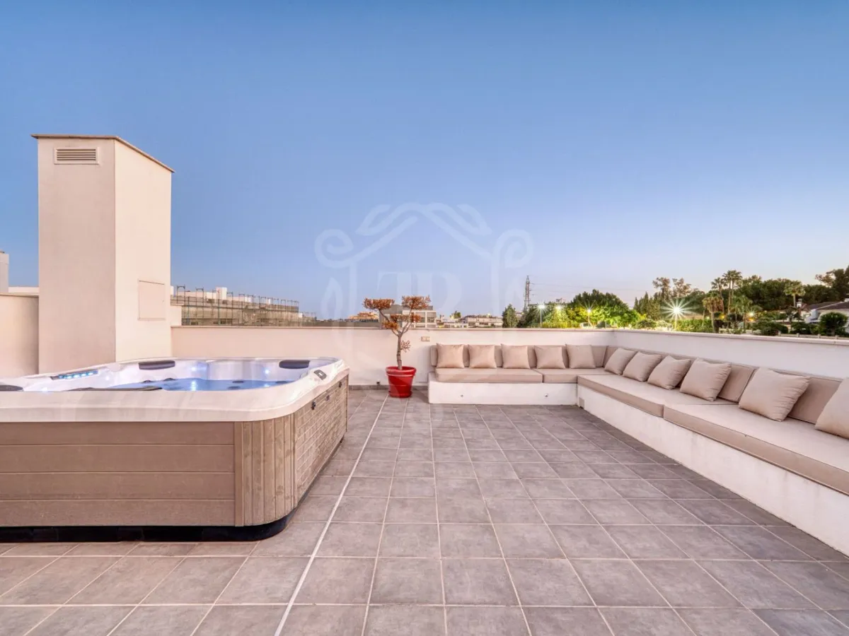 Spacious Duplex Penthouse with Panoramic Views in San Pedro de Alcantara