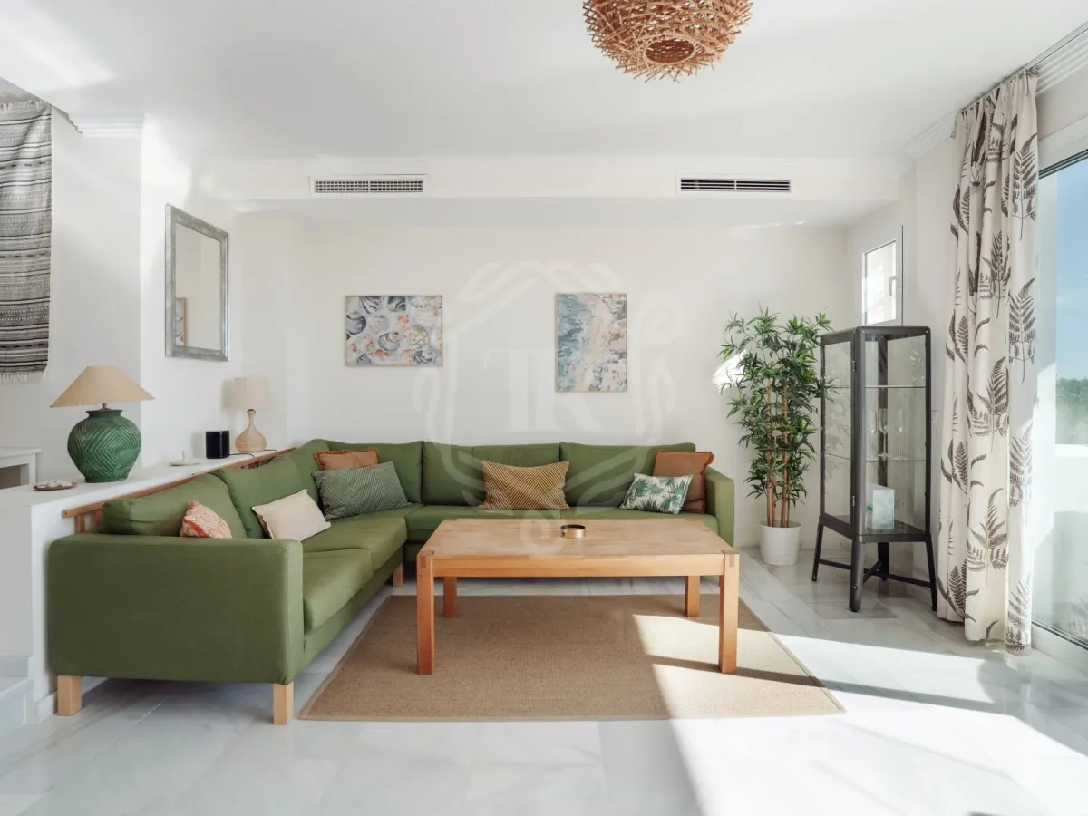 Elegant Two-Bedroom Apartment in Royal Gardens, Nueva Andalucia