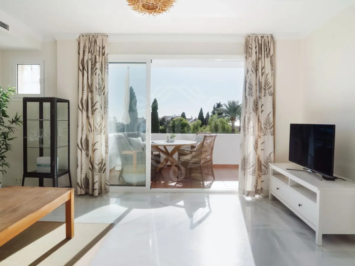 Elegant Two-Bedroom Apartment in Royal Gardens, Nueva Andalucia