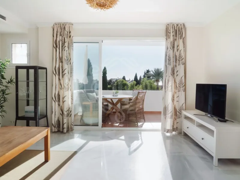 Elegant Two-Bedroom Apartment in Royal Gardens, Nueva Andalucia