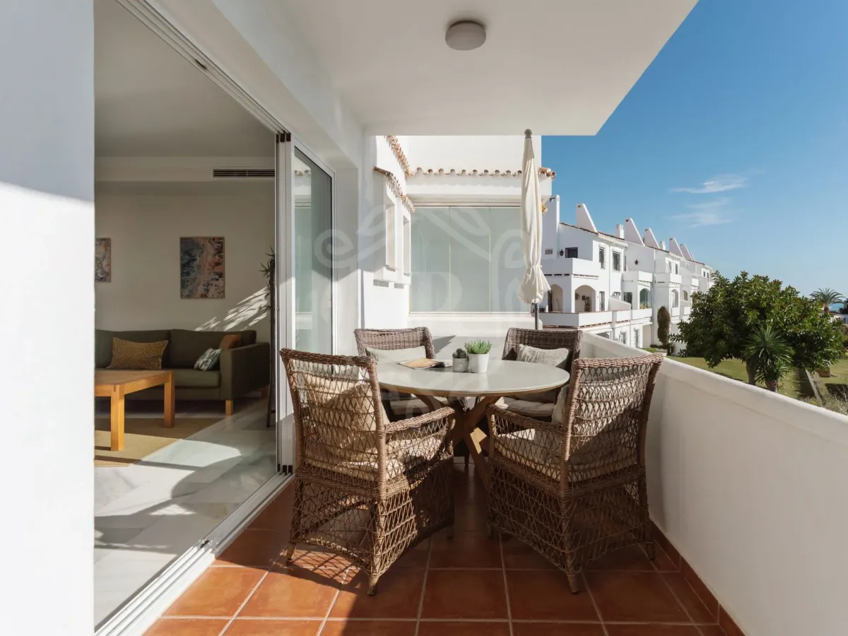 Elegant Two-Bedroom Apartment in Royal Gardens, Nueva Andalucia