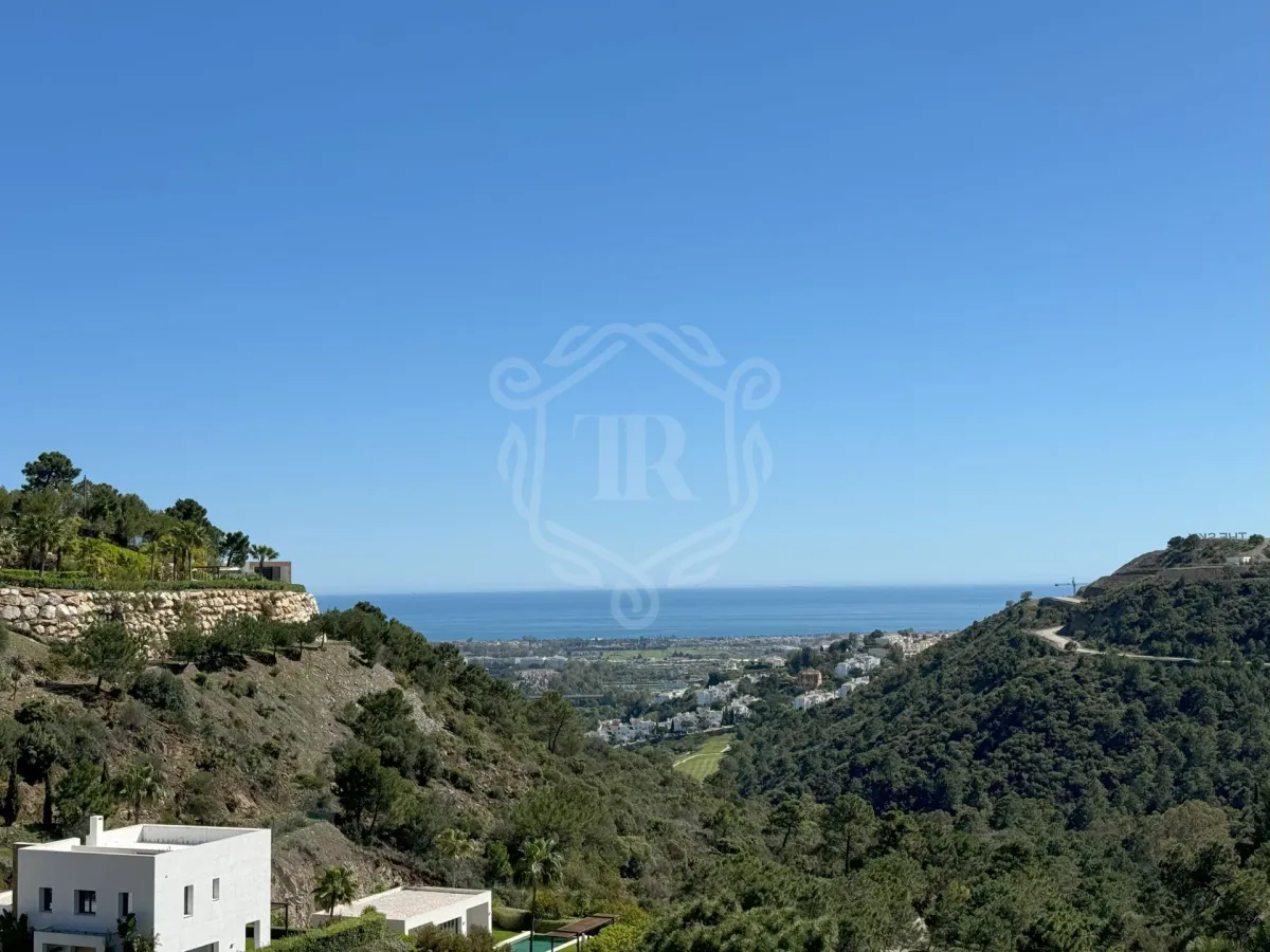 Exquisite Six-Bedroom Villa with Panoramic Views in El Madroñal, Benahavis