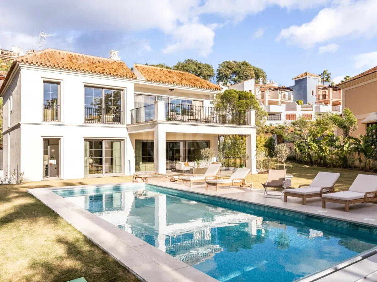 Elegant Four-Bedroom Villa with Panoramic Views in Los Arqueros, Benahavis