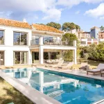 Elegant Four-Bedroom Villa with Panoramic Views in Los Arqueros, Benahavis 4