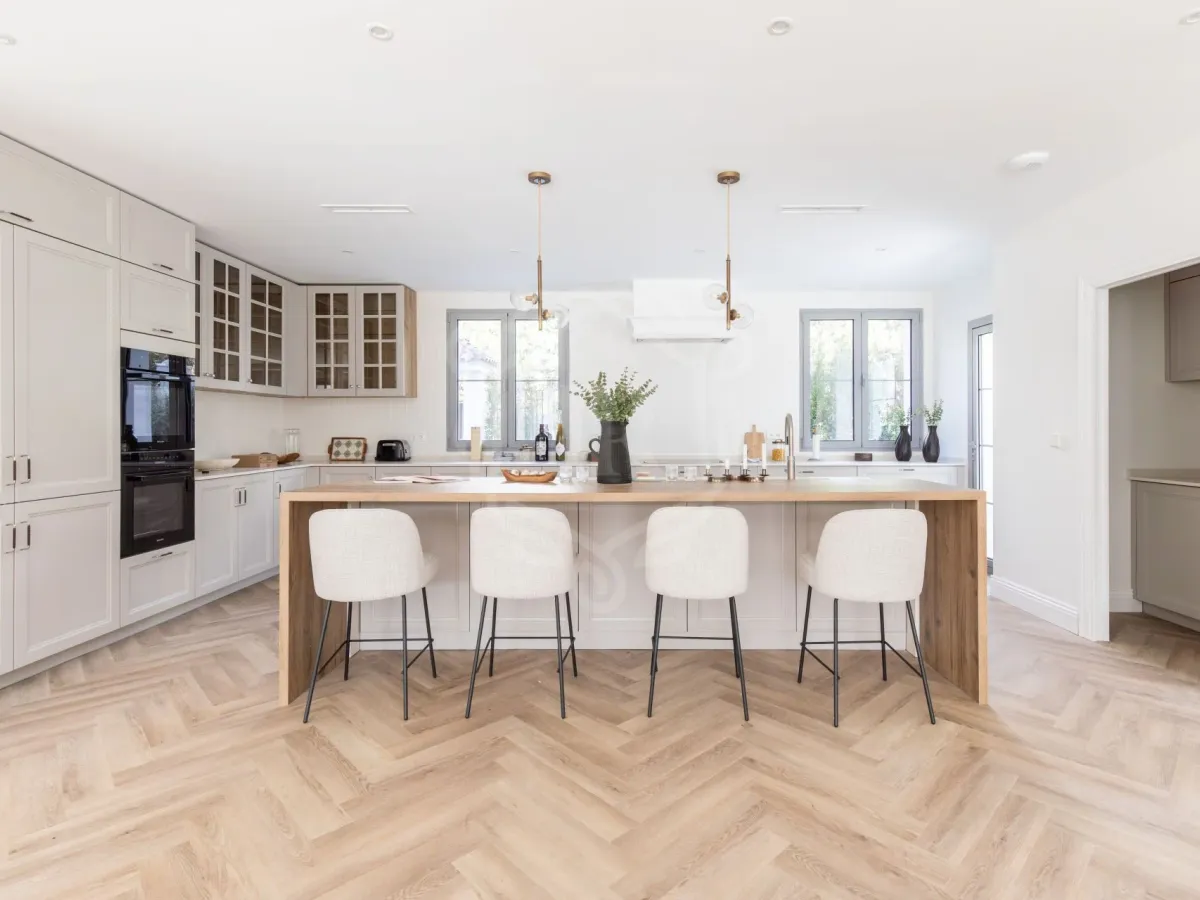 Elegant Four-Bedroom Villa with Panoramic Views in Los Arqueros, Benahavis