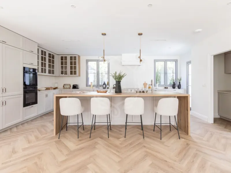 Elegant Four-Bedroom Villa with Panoramic Views in Los Arqueros, Benahavis