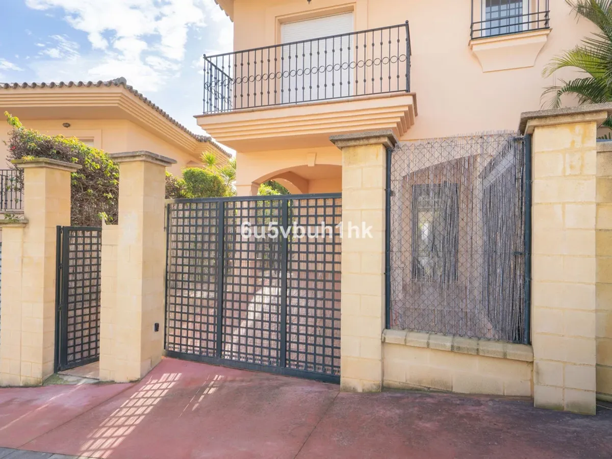3 Bedroom Villa For SaleRiviera del Sol