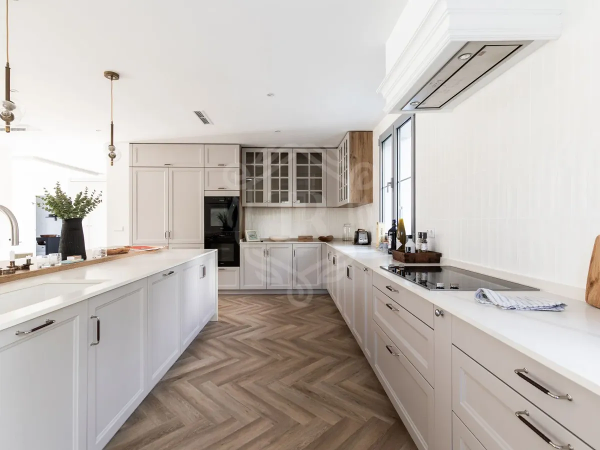 Elegant Four-Bedroom Villa with Panoramic Views in Los Arqueros, Benahavis