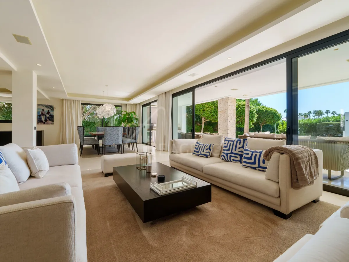 Contemporary Villa with Refined Design in Nueva Andalucía