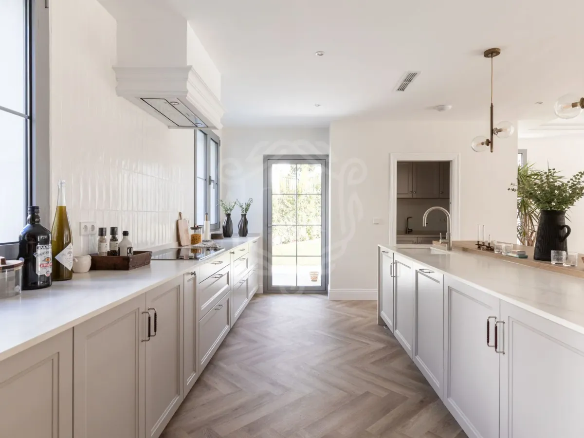 Elegant Four-Bedroom Villa with Panoramic Views in Los Arqueros, Benahavis