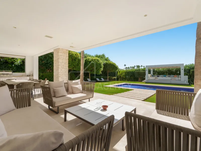 Contemporary Villa with Refined Design in Nueva Andalucía