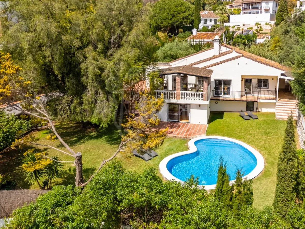 Elegant 4-Bedroom Villa with Private Pool in El Rosario, Marbella East