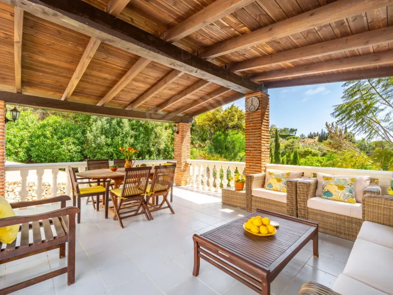 Elegant 4-Bedroom Villa with Private Pool in El Rosario, Marbella East