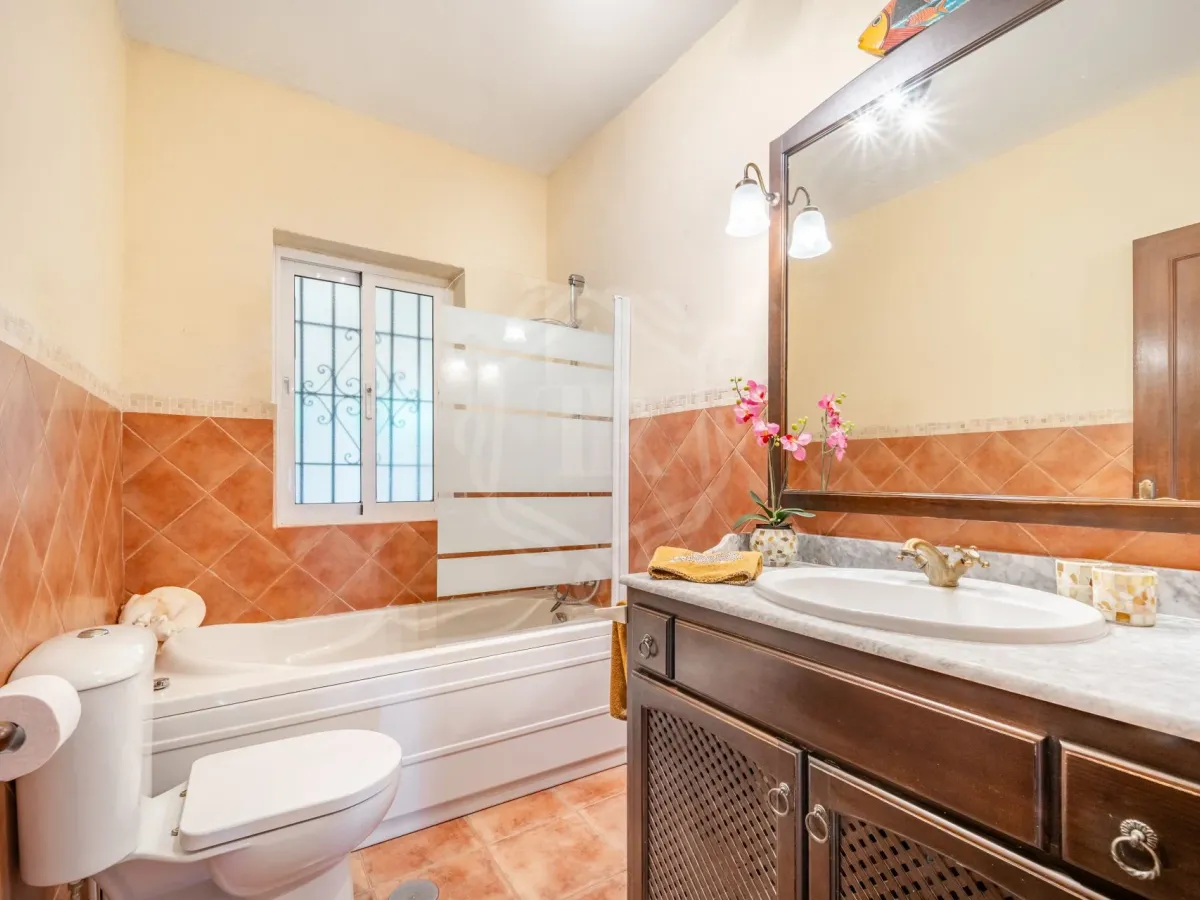 Elegant 4-Bedroom Villa with Private Pool in El Rosario, Marbella East