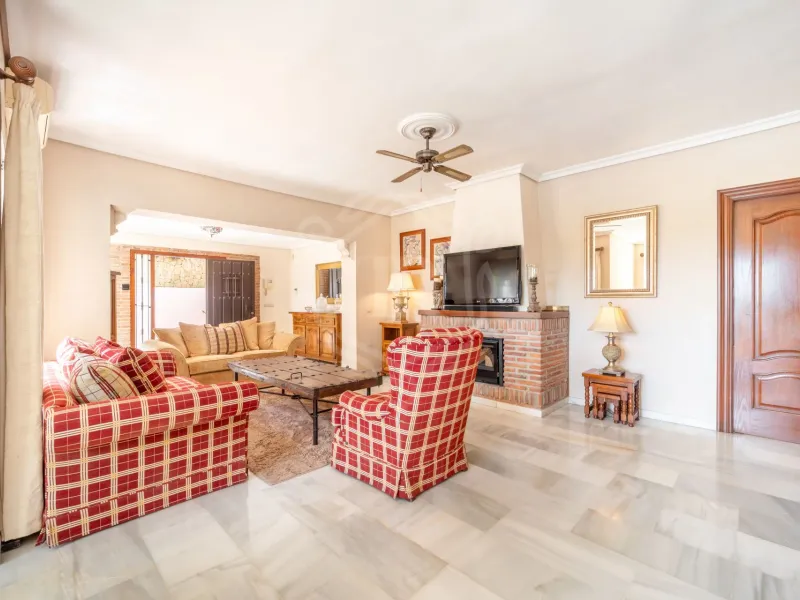 Elegant 4-Bedroom Villa with Private Pool in El Rosario, Marbella East