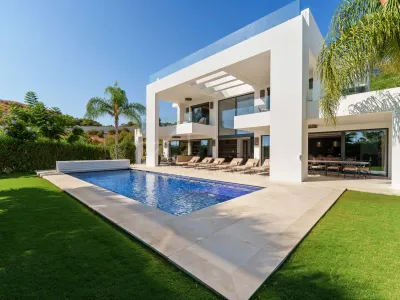 Contemporary Villa Within a Secure Gated Community - Nueva Andalucia