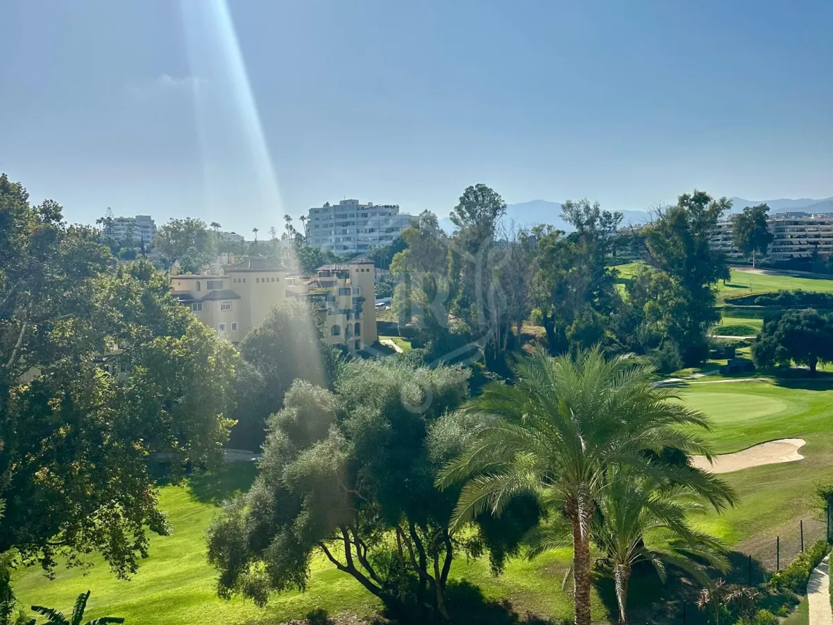 Elegant Two-Bedroom Apartment with Panoramic Golf Views in Guadalmina Alta