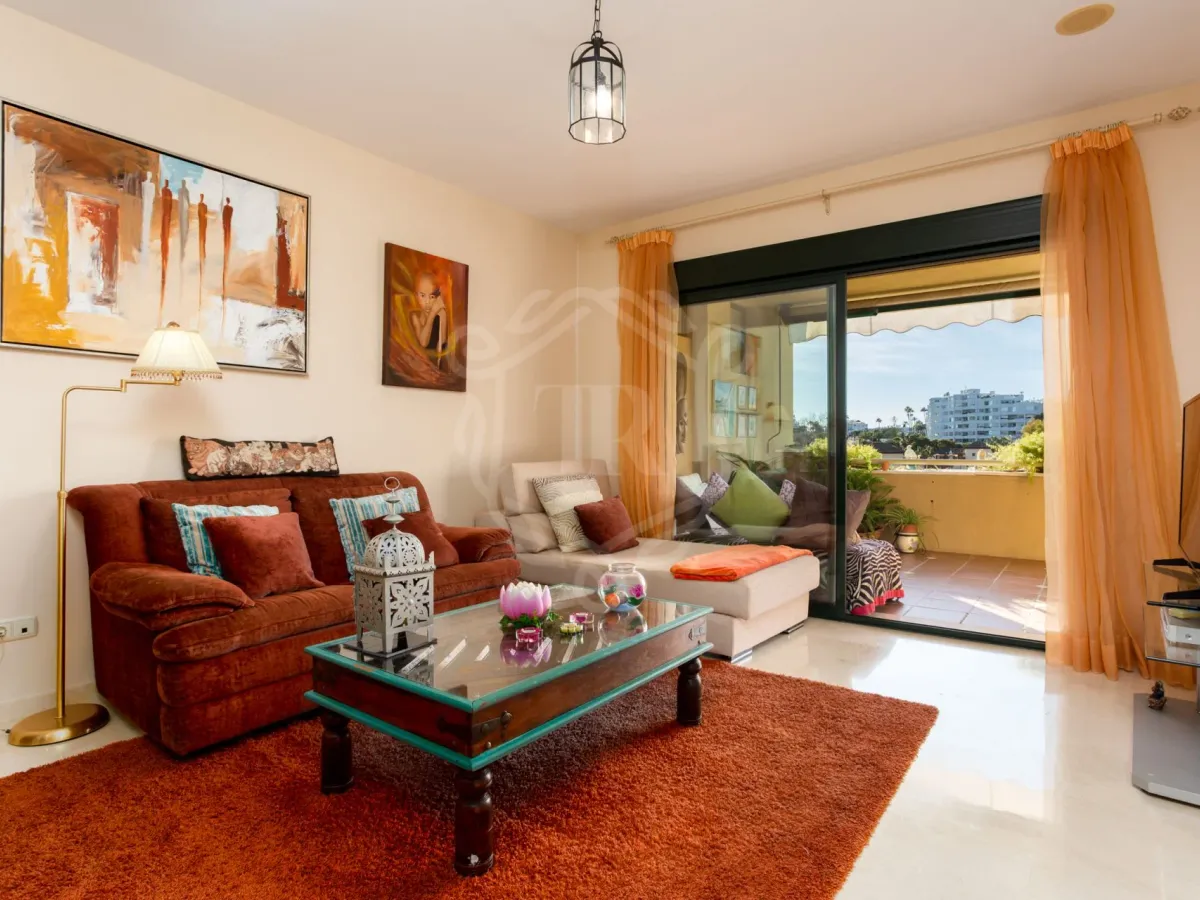 Elegant Two-Bedroom Apartment with Panoramic Golf Views in Guadalmina Alta