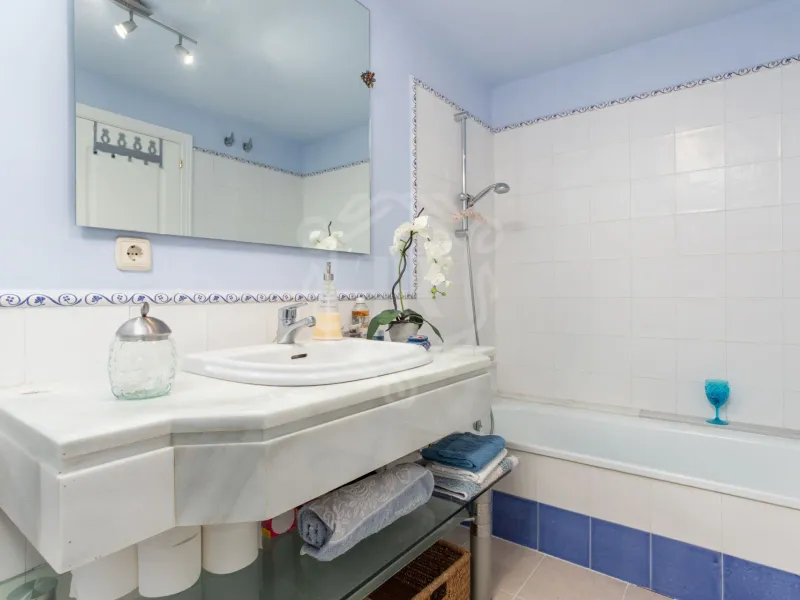 Elegant Two-Bedroom Apartment with Panoramic Golf Views in Guadalmina Alta