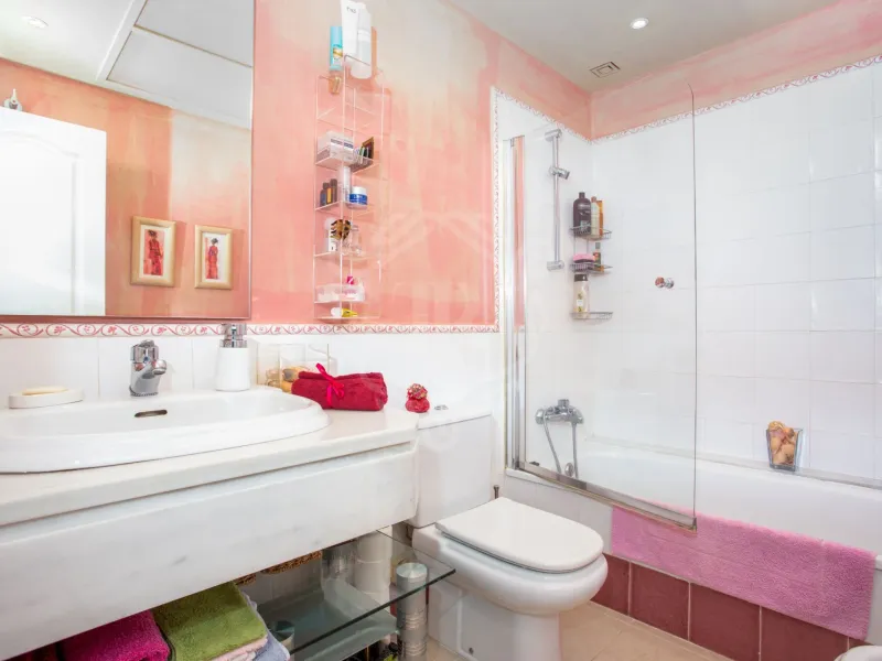 Elegant Two-Bedroom Apartment with Panoramic Golf Views in Guadalmina Alta