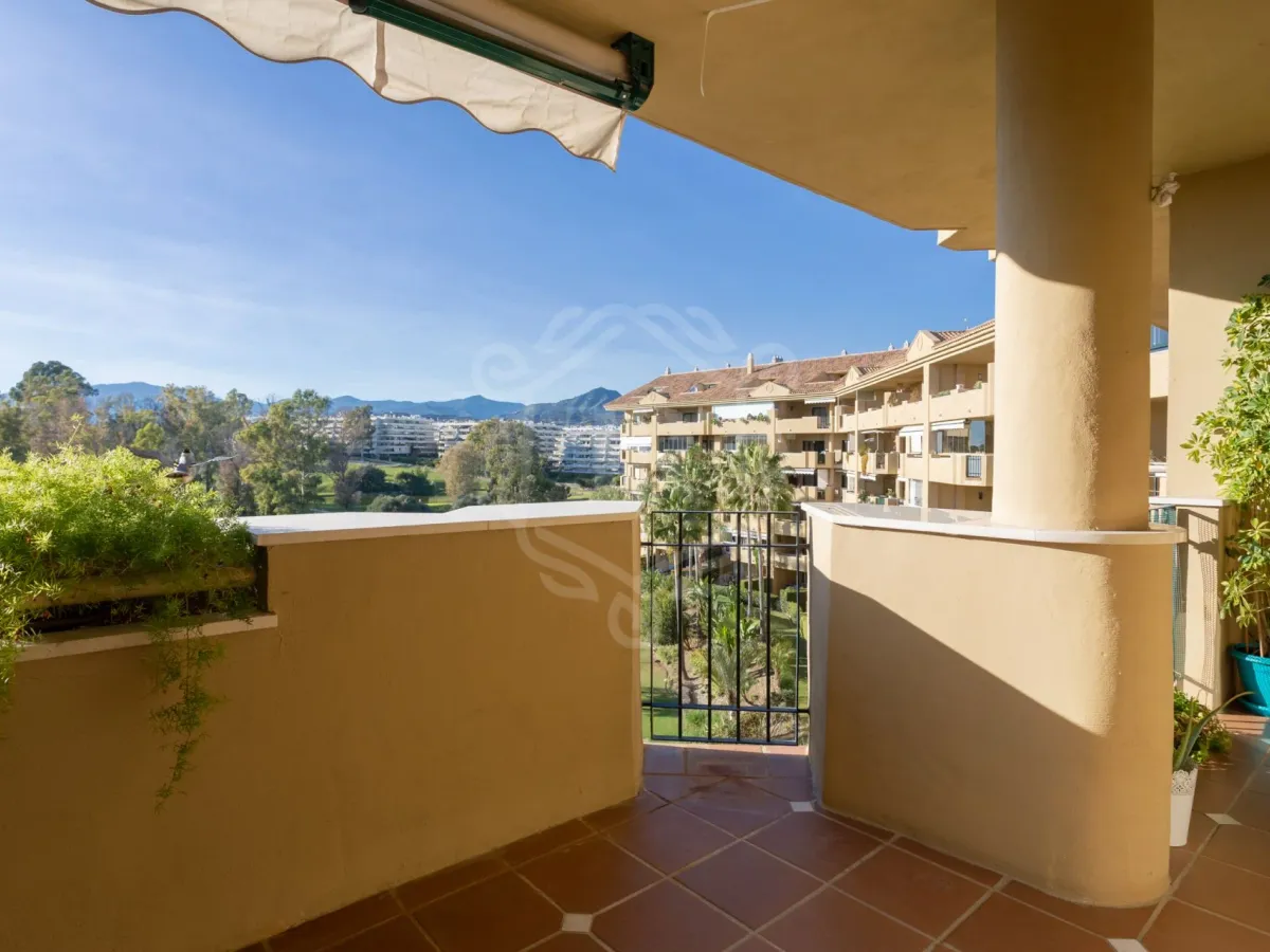 Elegant Two-Bedroom Apartment with Panoramic Golf Views in Guadalmina Alta