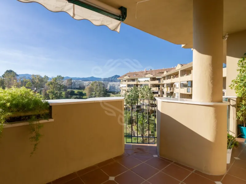 Elegant Two-Bedroom Apartment with Panoramic Golf Views in Guadalmina Alta