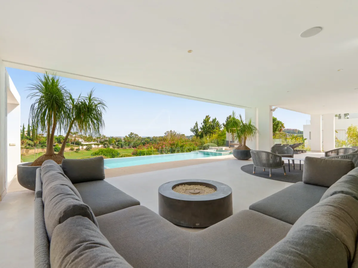 Refined Frontline Golf Villa - Nueva Andalucía, Marbella