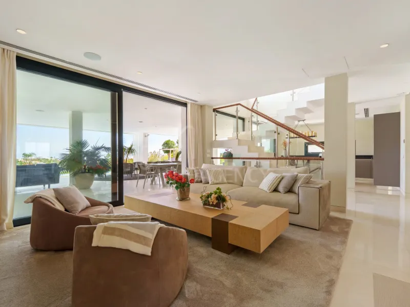 Refined Frontline Golf Villa - Nueva Andalucía, Marbella