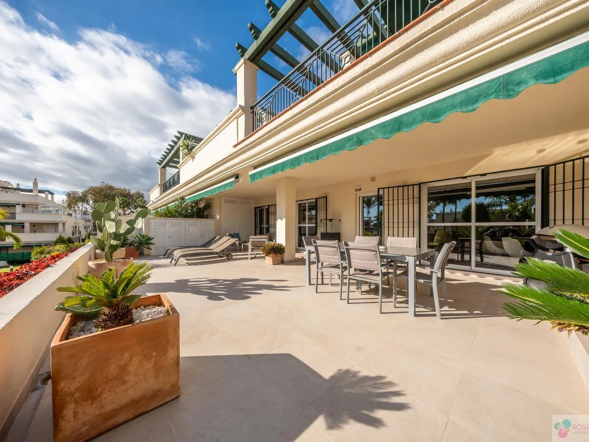 For sale of flat in Nueva Andalucía, Altos del Rodeo