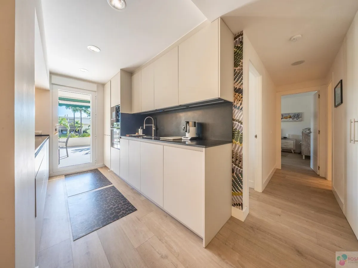 For sale of flat in Nueva Andalucía, Altos del Rodeo