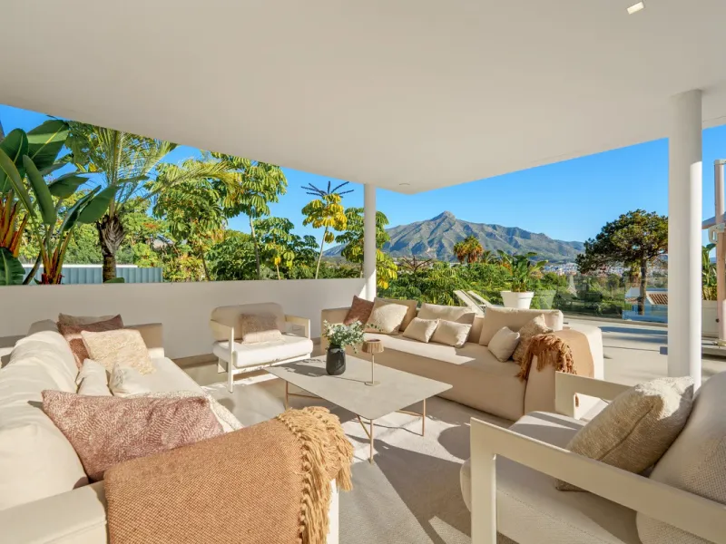 5 Bedroom Villa For SaleNueva Andalucía