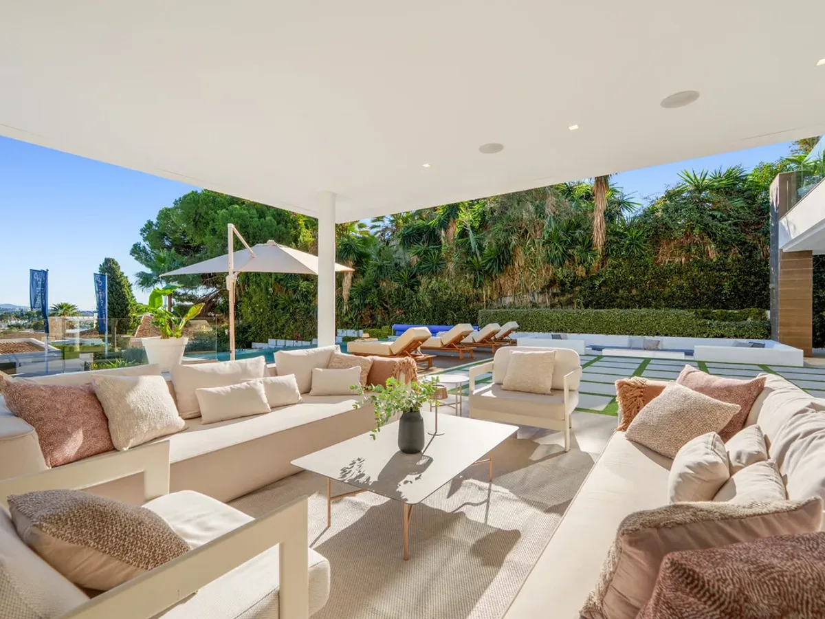 5 Bedroom Villa For SaleNueva Andalucía