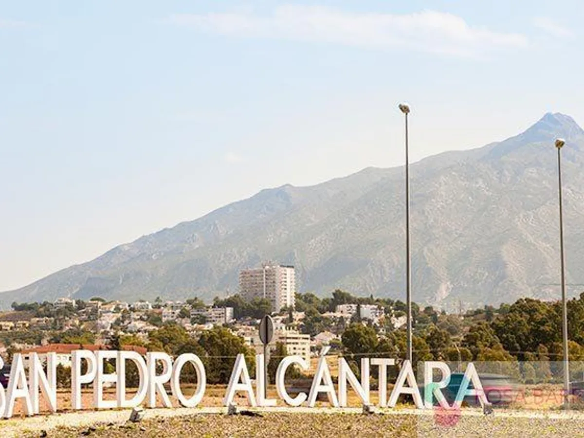 For sale of flat in San Pedro de Alcántara, San Pedro Pueblo