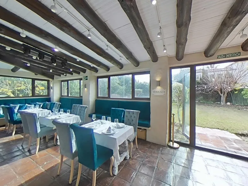 For sale of premises in Estepona, El Paraiso Barronal