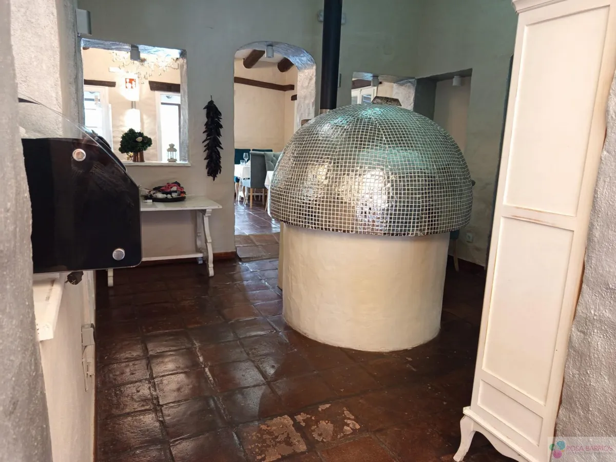 For sale of premises in Estepona, El Paraiso Barronal