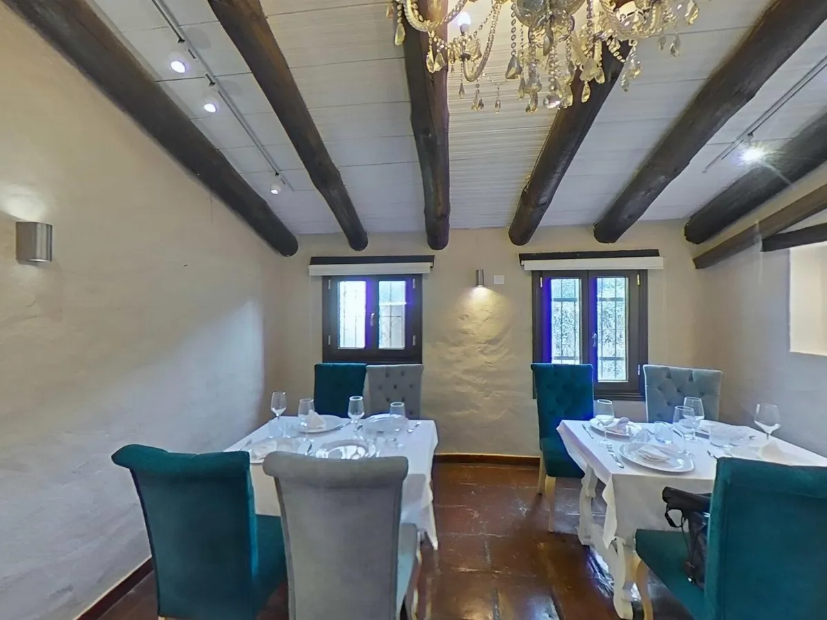 For sale of premises in Estepona, El Paraiso Barronal